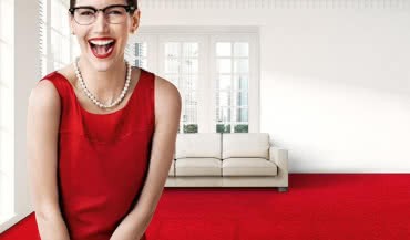 Suchy montaż wykładzin i LVT: jak działa technologia switchTec®?